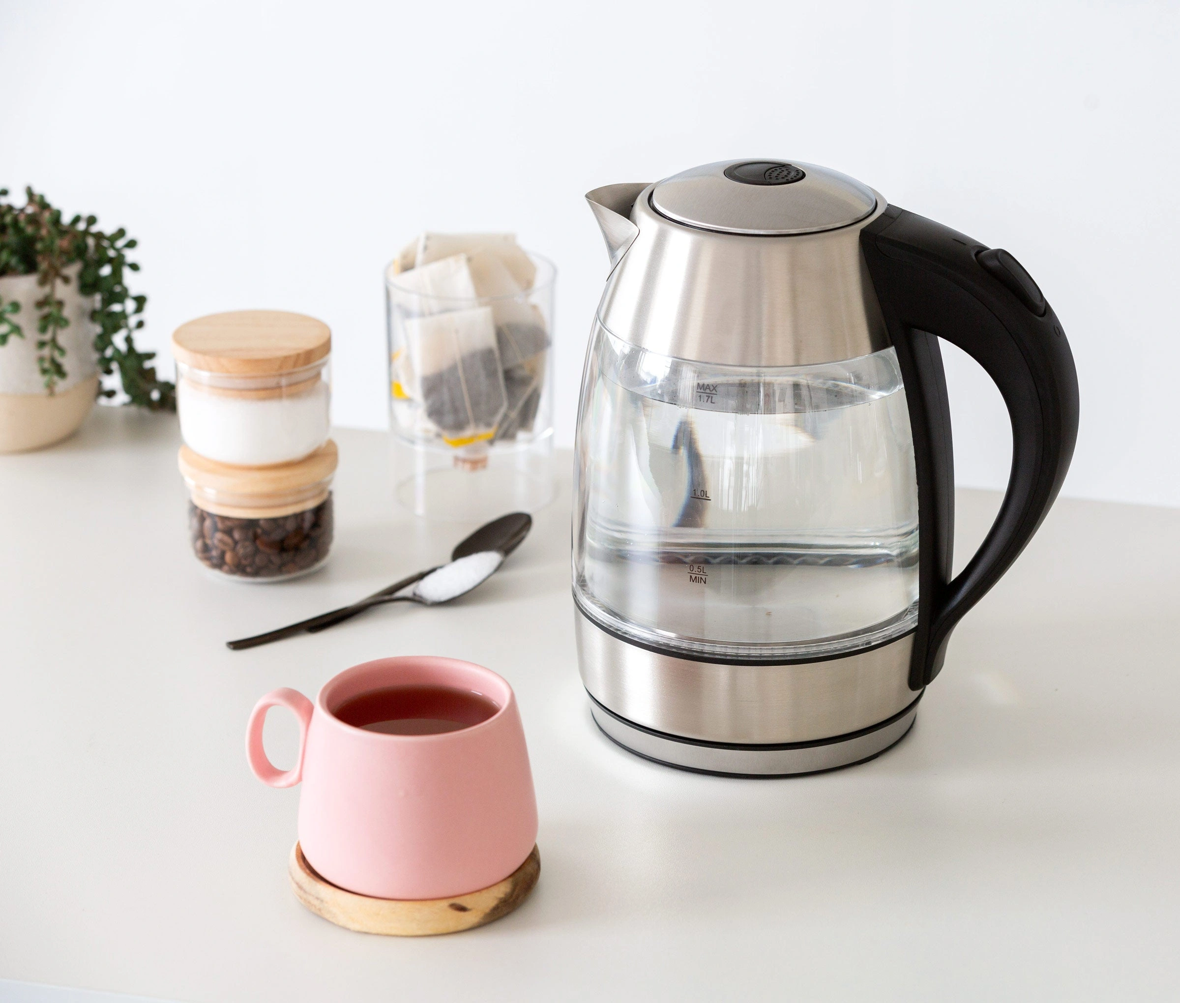 Elegant 1.7L Rotating Glass Kettle – Perfect for Any Kitchen!